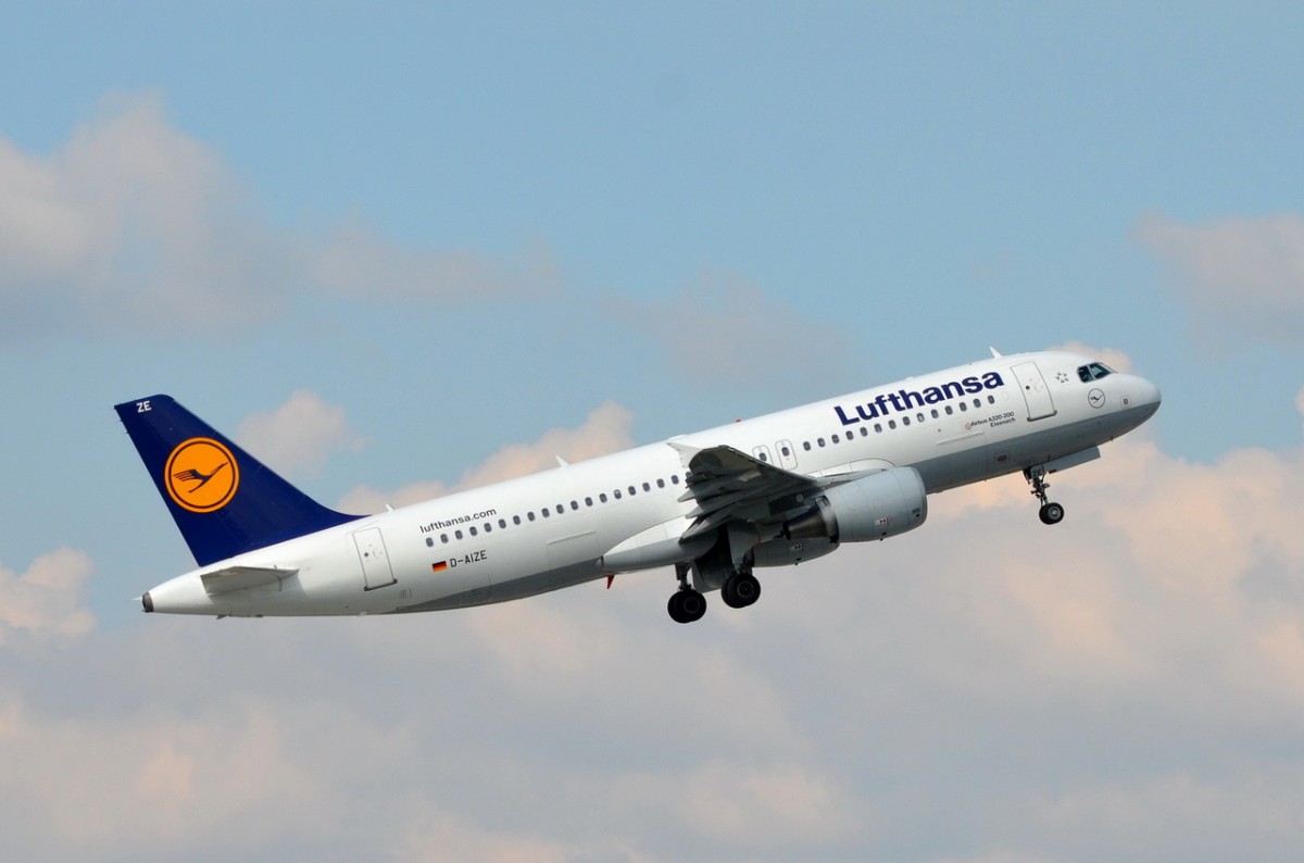 D-AIZE Lufthansa Airbus A320-214  Eisenach   in München am 10.09.2015 gestartet