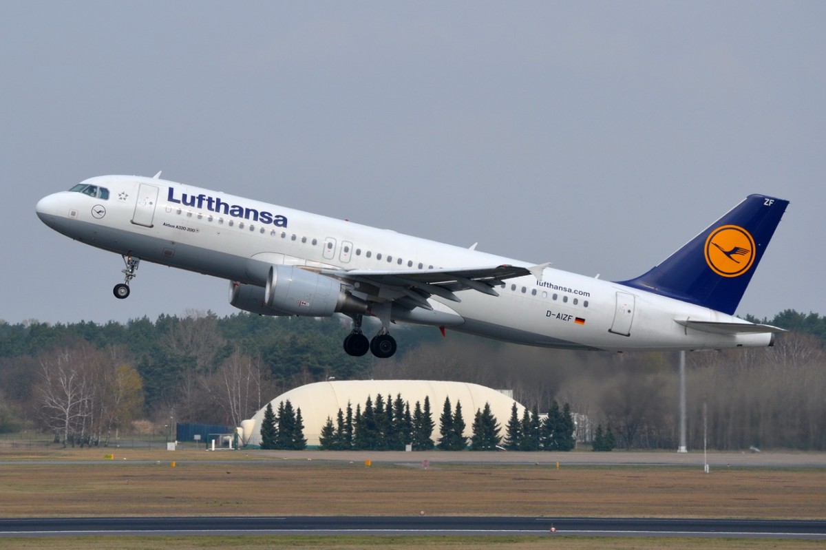 D-AIZF Lufthansa Airbus A320-214  am 24.03.2014 in Tegel gestartet