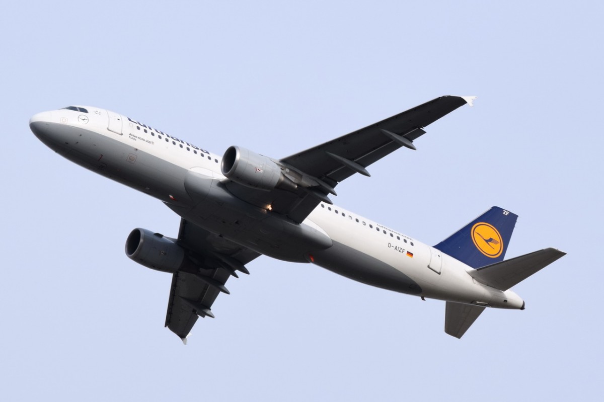 D-AIZF Lufthansa Airbus A320-214   Fulda   am 12.12.2015 in München gestartet