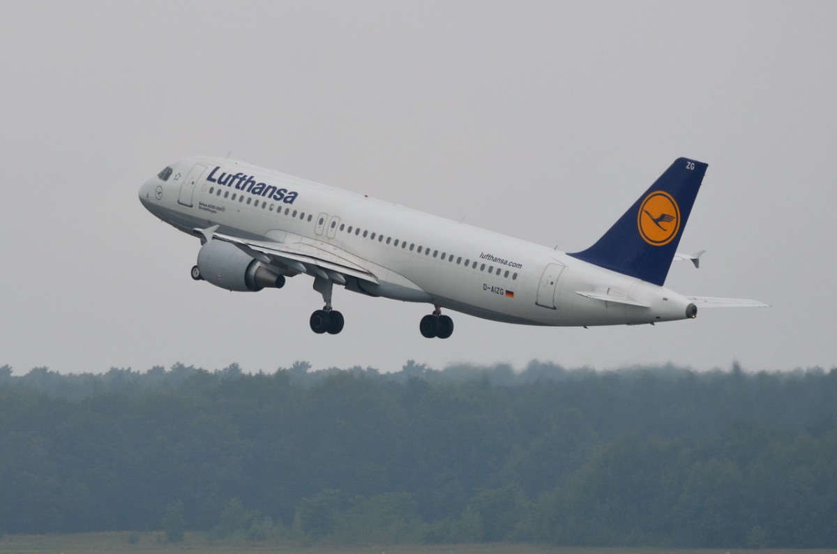 D-AIZG Lufthansa Airbus A320-214    30.07.2014 Start in Tegel