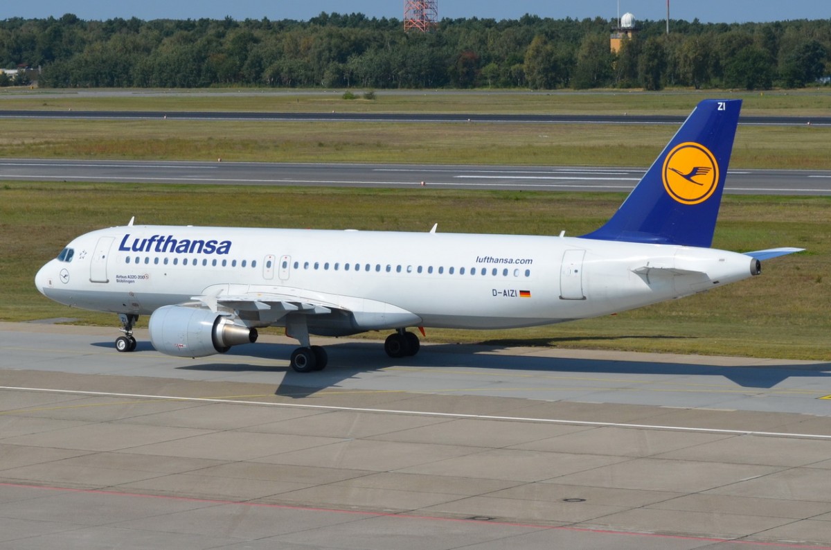 D-AIZI Lufthansa Airbus A320-214   am 04.09.2014 in Tegel zum Gate