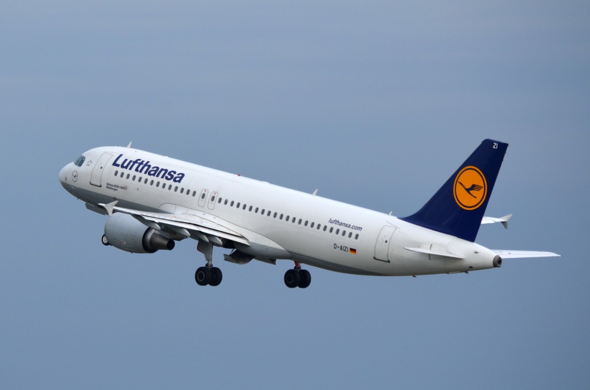 D-AIZI Lufthansa Airbus A320-214    in Tegel am 21.08.2014 gestartet