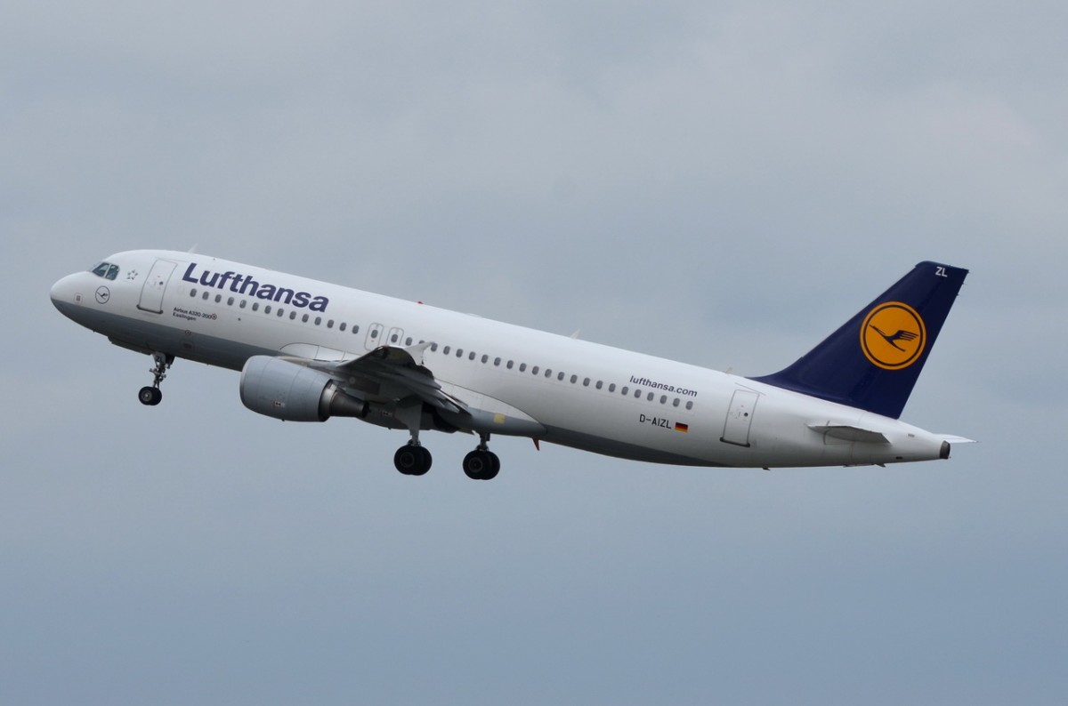 D-AIZL Lufthansa Airbus A320-214  Esslingen   am 28.07.2015 gestartet in Tegel