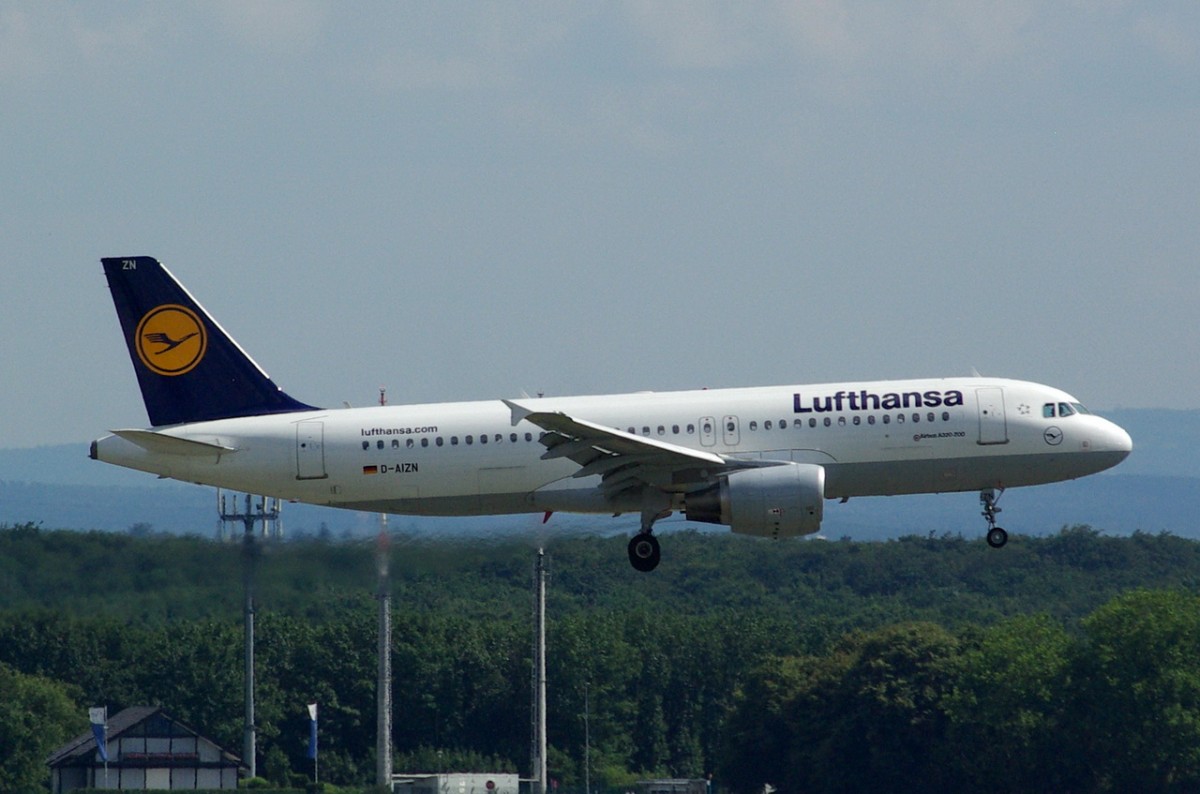 D-AIZN Lufthansa Airbus A320-214   Landeanflug auf Frankfurt am 15.07.2014