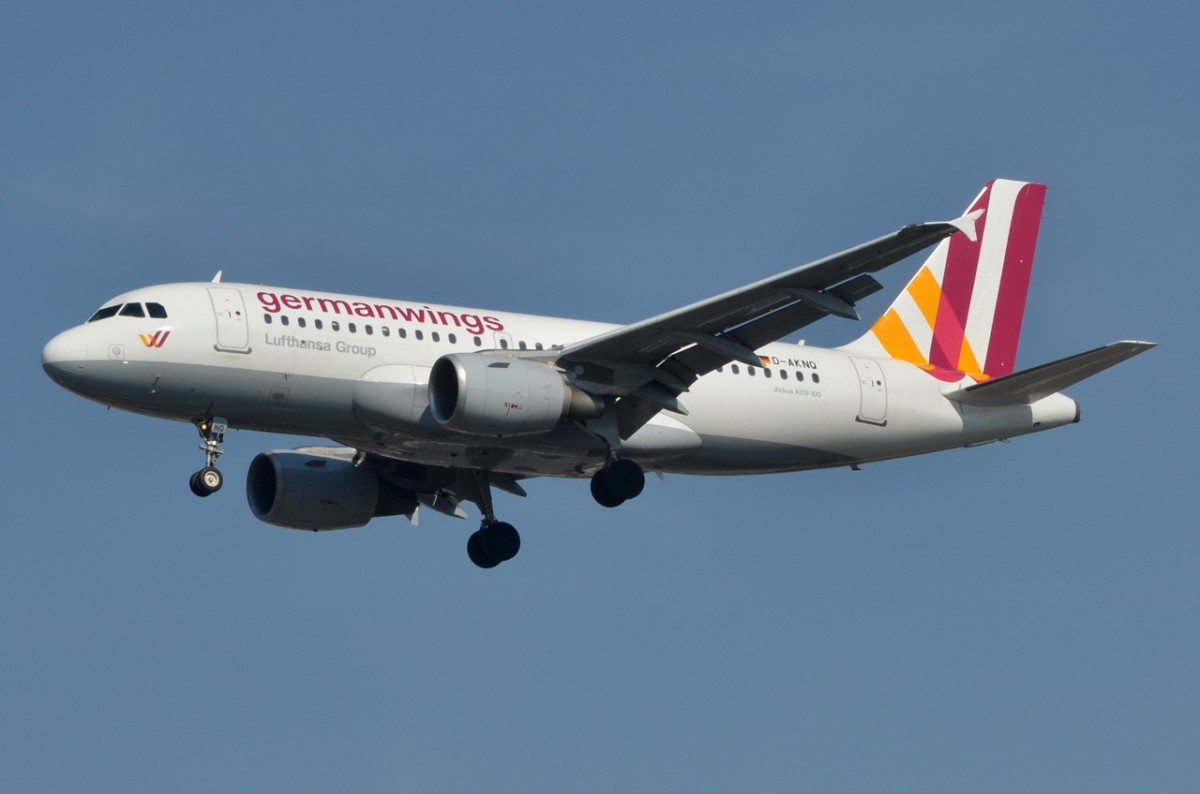 D-AKNQ Germanwings Airbus A319-112  am 20.03.2015 in Tegel beim Anflug