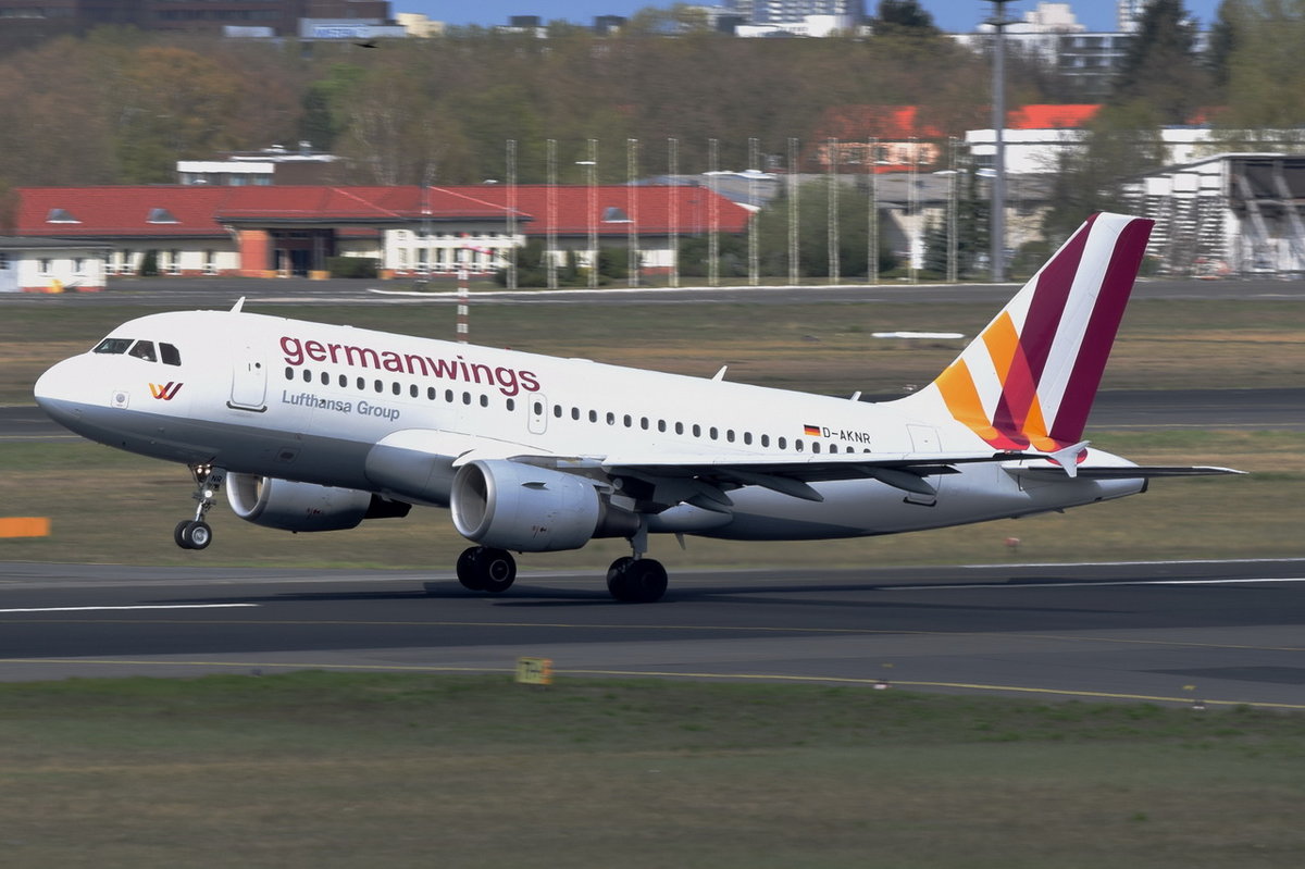 D-AKNR Germanwings Airbus A319-112  beim Start am 20.04.2016 in Tegel