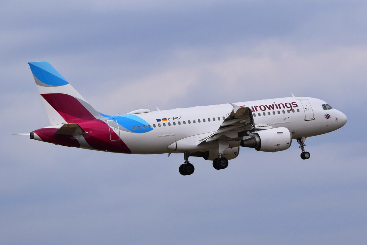 D-AKNT , Eurowings , Airbus A319-112 , 30.03.2022 , Berlin-Brandenburg  Willy Brandt  , BER , 