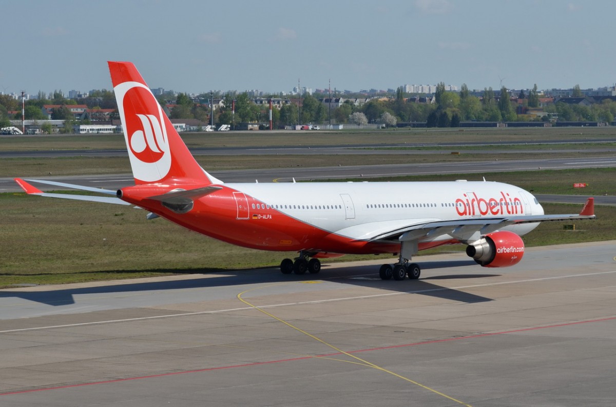 D-ALPA Air Berlin Airbus A330-223  zum Start in Tegel  29.04.2015