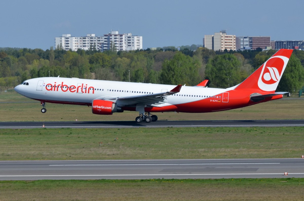 D-ALPA Air Berlin Airbus A330-223   in Tegel am 29.04.2015 beim Start