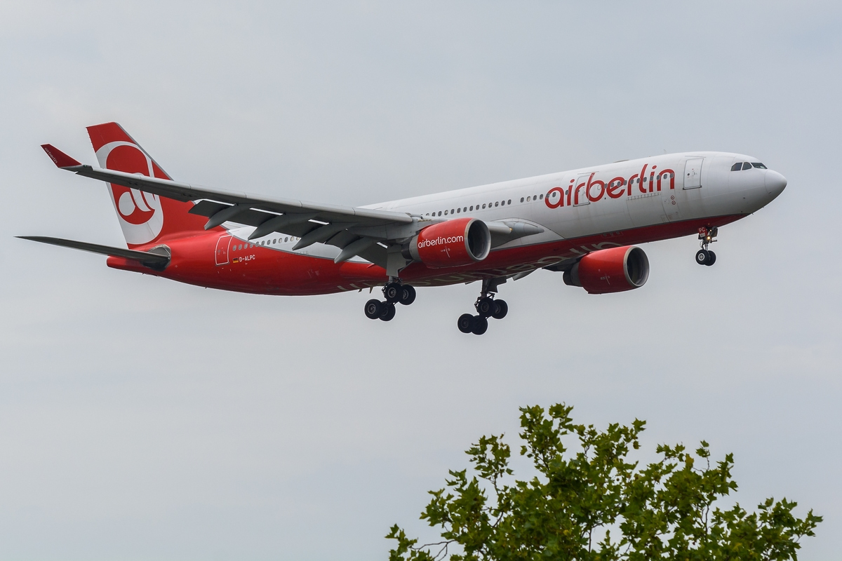 D-ALPC am 09.08.2015 beim Anflug auf Düsseldorf.