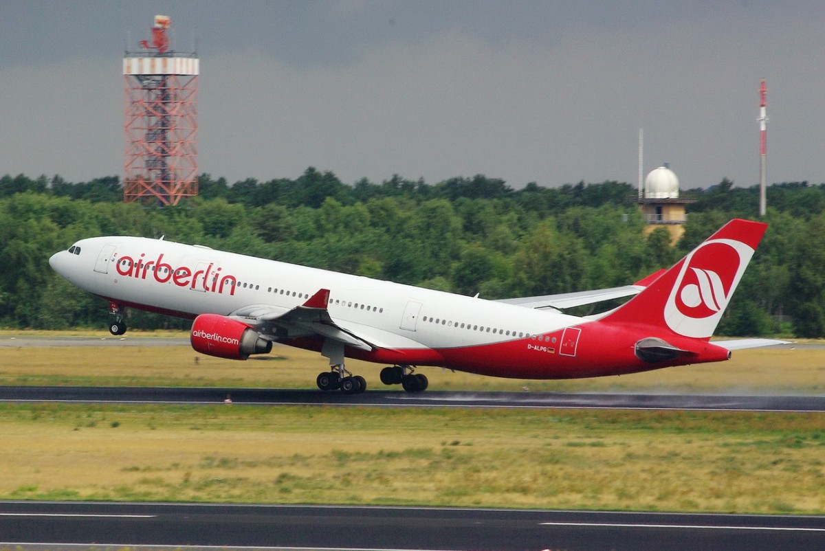 D-ALPG Air Berlin Airbus A330-223   in Tegel beim Start am 08.07.2015