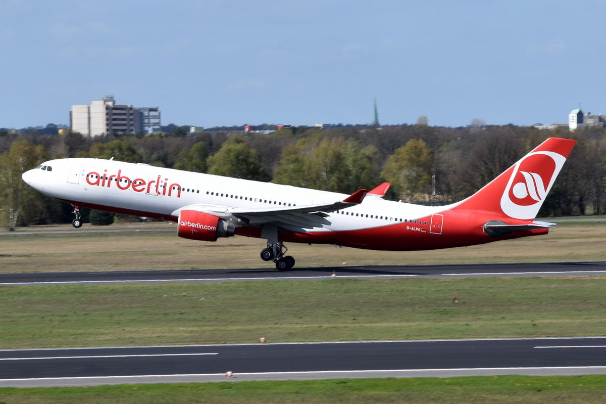 D-ALPG Air Berlin Airbus A330-223 beim Start am 20.04.2016 in Tegel