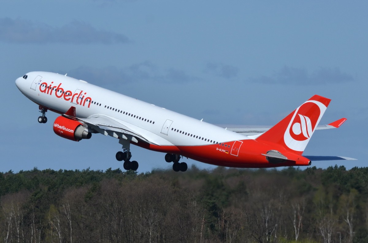 D-ALPH Air Berlin Airbus A330-223  gestartet in Tegel am 16.04.2015