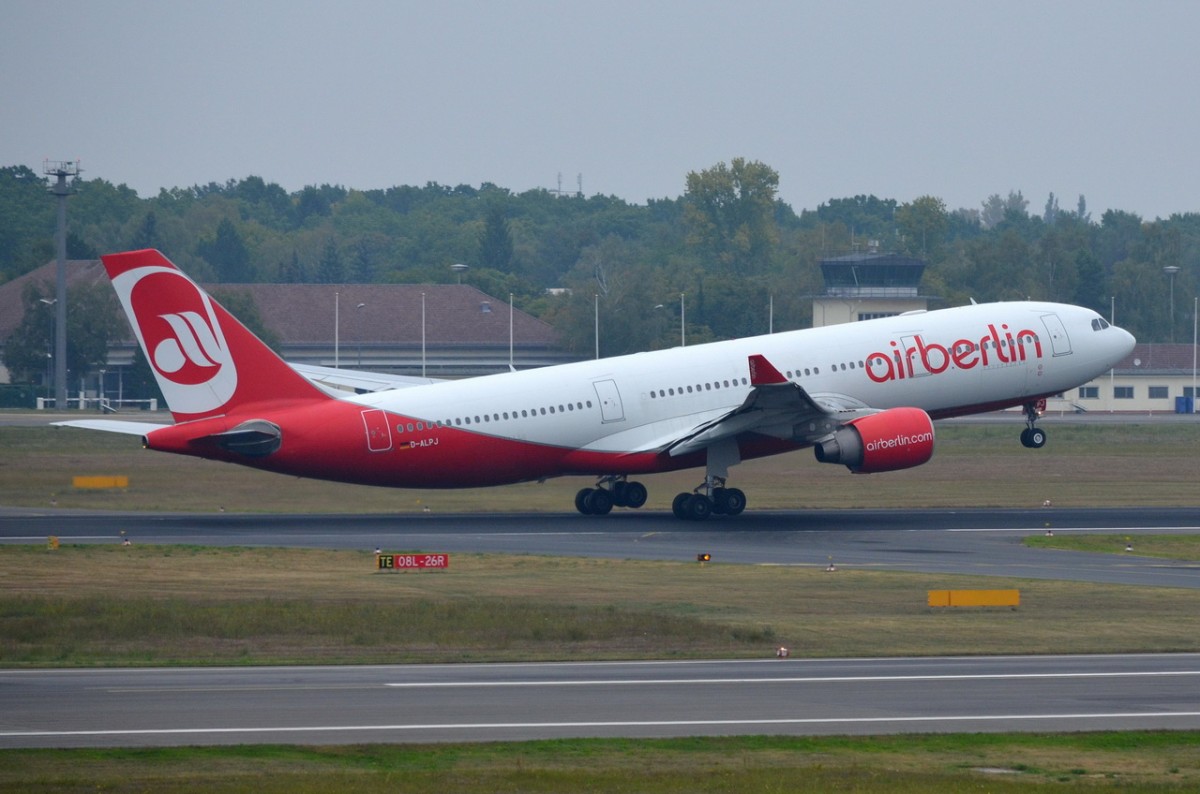 D-ALPJ Air Berlin Airbus A330-223    beim Start in Tegel am 12.09.2014