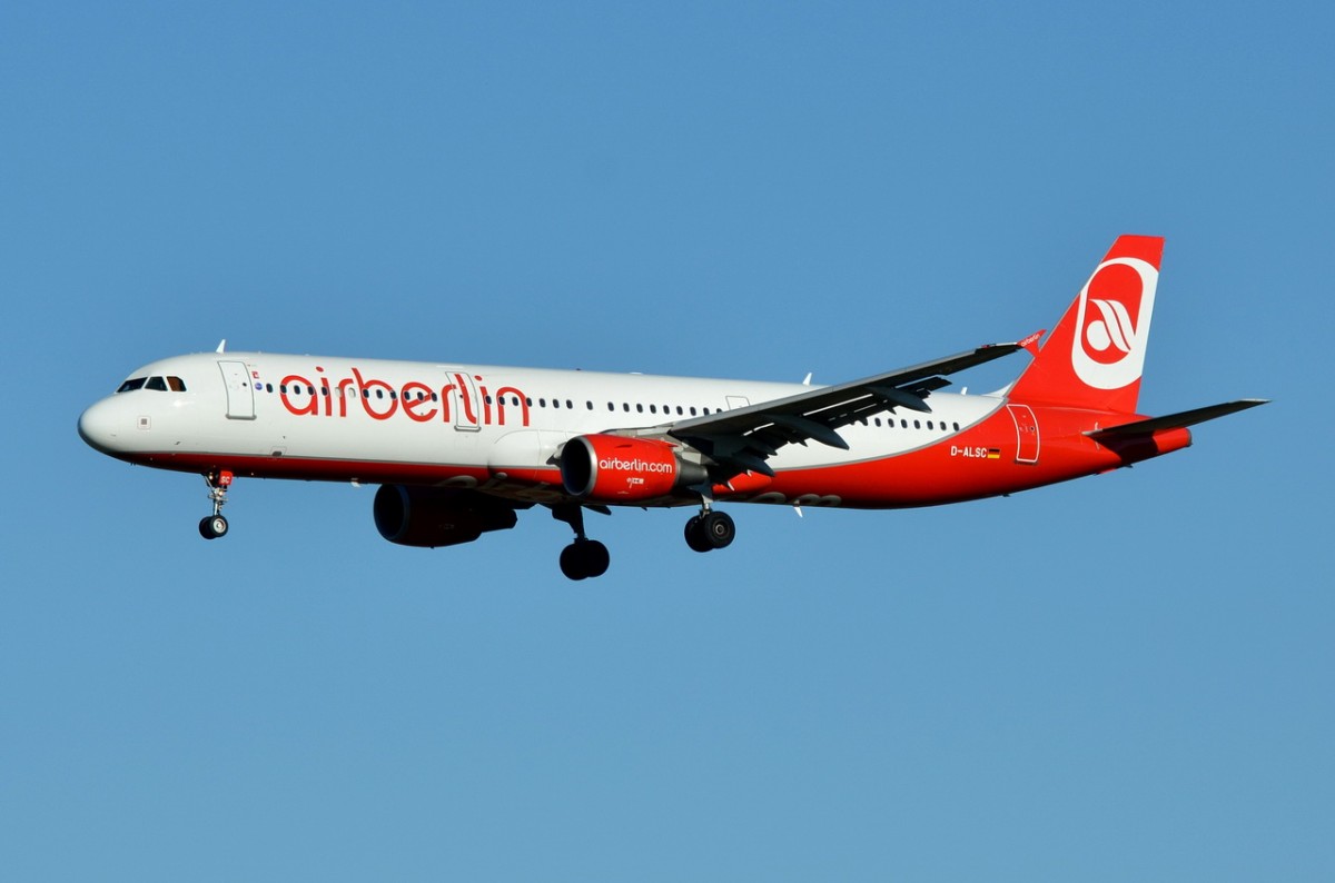 D-ALSC Air Berlin Airbus A321-211  Landeanflug auf München am 06.12.2015