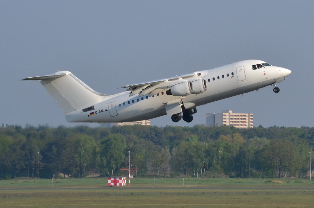 D-AMGL WDL Aviation British Aerospace 146-200   Start in Tegel 25.04.2014