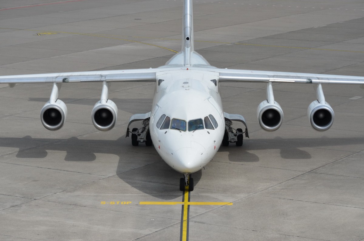 D-AMGL WDL Aviation British Aerospace 146-200   nach der Landung in Tegel  26.06.2014