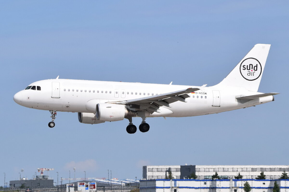 D-ASSM , Sundair , Airbus A319-100 , 06.08.2021 , Berlin-Brandenburg  Willy Brandt  , BER ,