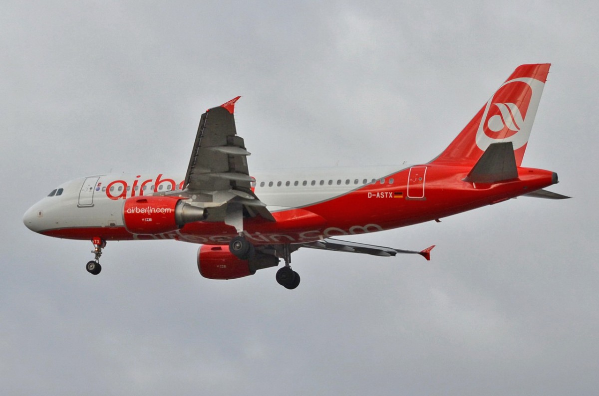 D-ASTX Air Berlin Airbus A319-112  Anflug Tegel am 29.01.2015