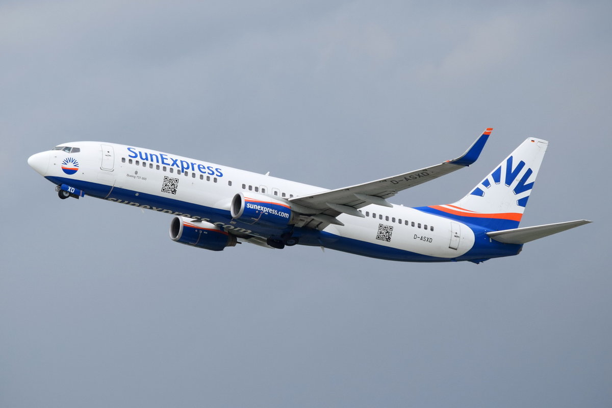 D-ASXD SunExpress Germany Boeing 737-8AS(WL) in München am 14.05.2016 gestartet