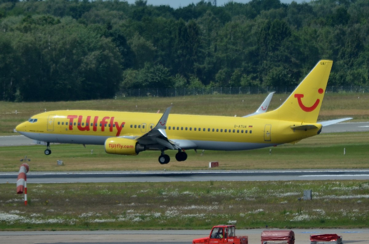 D-ATUA TUIfly Boeing 737-8K5(WL)  in Hamburg am 15.06.2015 bei der Landung