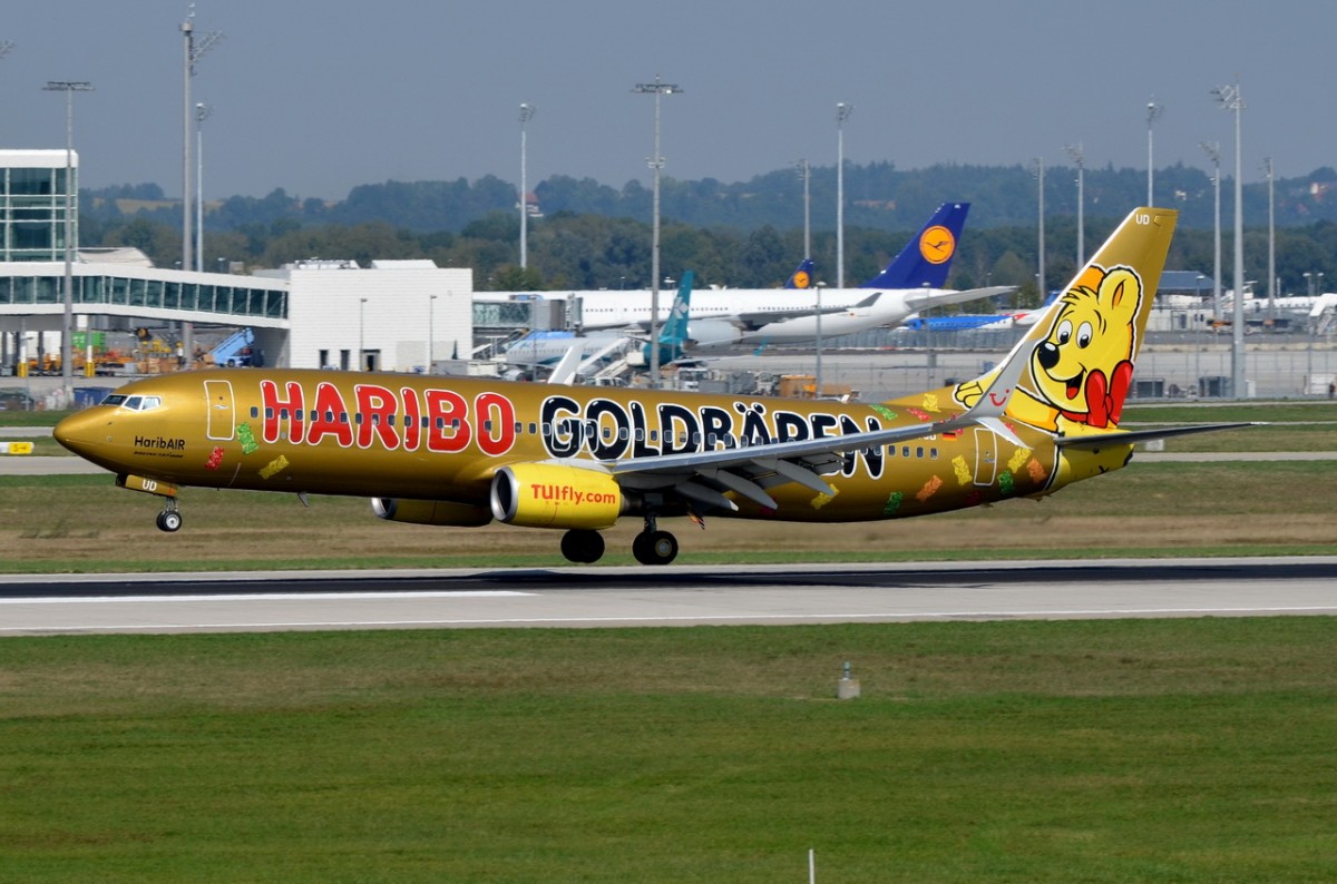 D-ATUD TUIfly Boeing 737-8K5(WL)  vor der Landung am 11.09.2015 in München