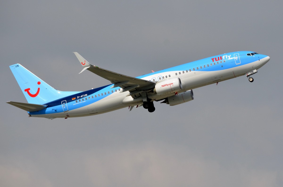 D-ATUN TUIfly Boeing 737-8K5(WL)   in München am 10.09.2015 gestartet