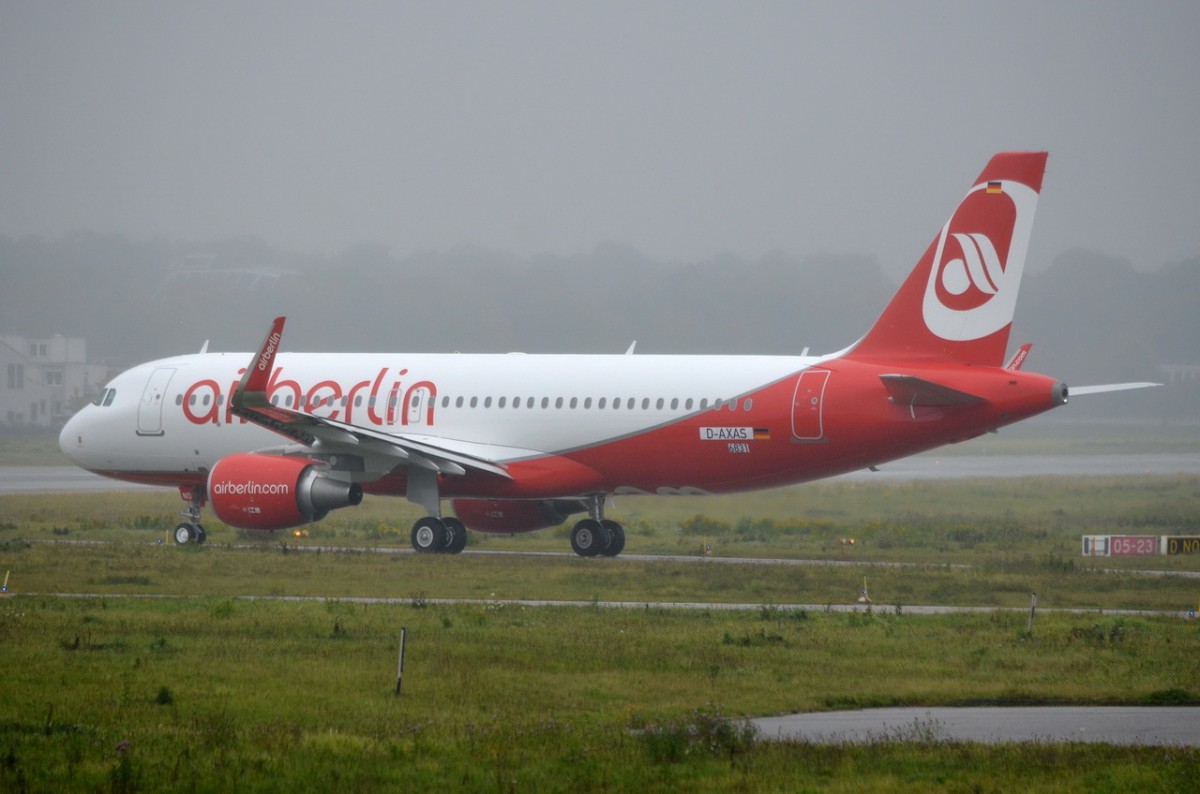 D-AXAS  Air Berlin  Airbus A320-200  (D-ABNO)  6831    am 22.10.2015 in Hamburg-Finkenwerder  zum Start