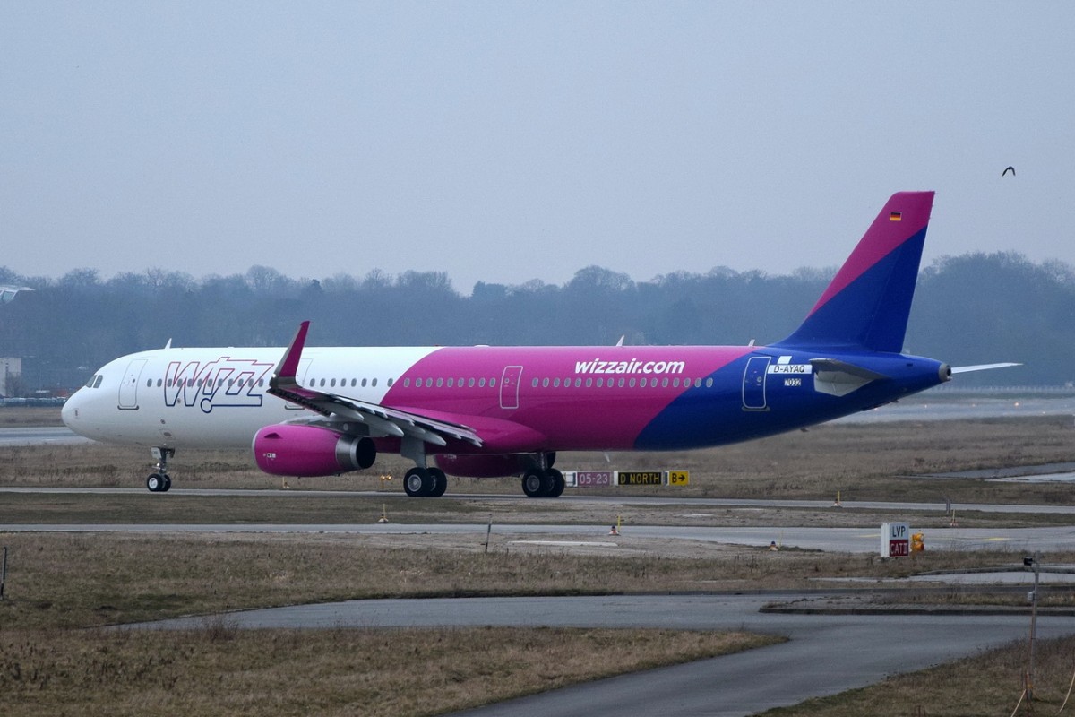D-AYAQ Wizz Air Airbus A321-231(WL) (HA-LXD)  7032  zum Start in Finkenwerder  am 14.03.2016
