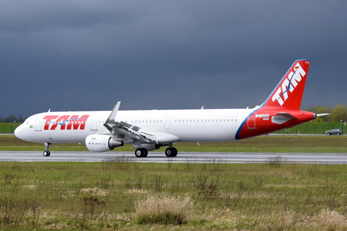 D-AZAC  TAM Linhas Aéreas  Airbus A321-211(WL)  PT-XPQ  7081   in Finkenwerder am 27.04.2016 gelandet