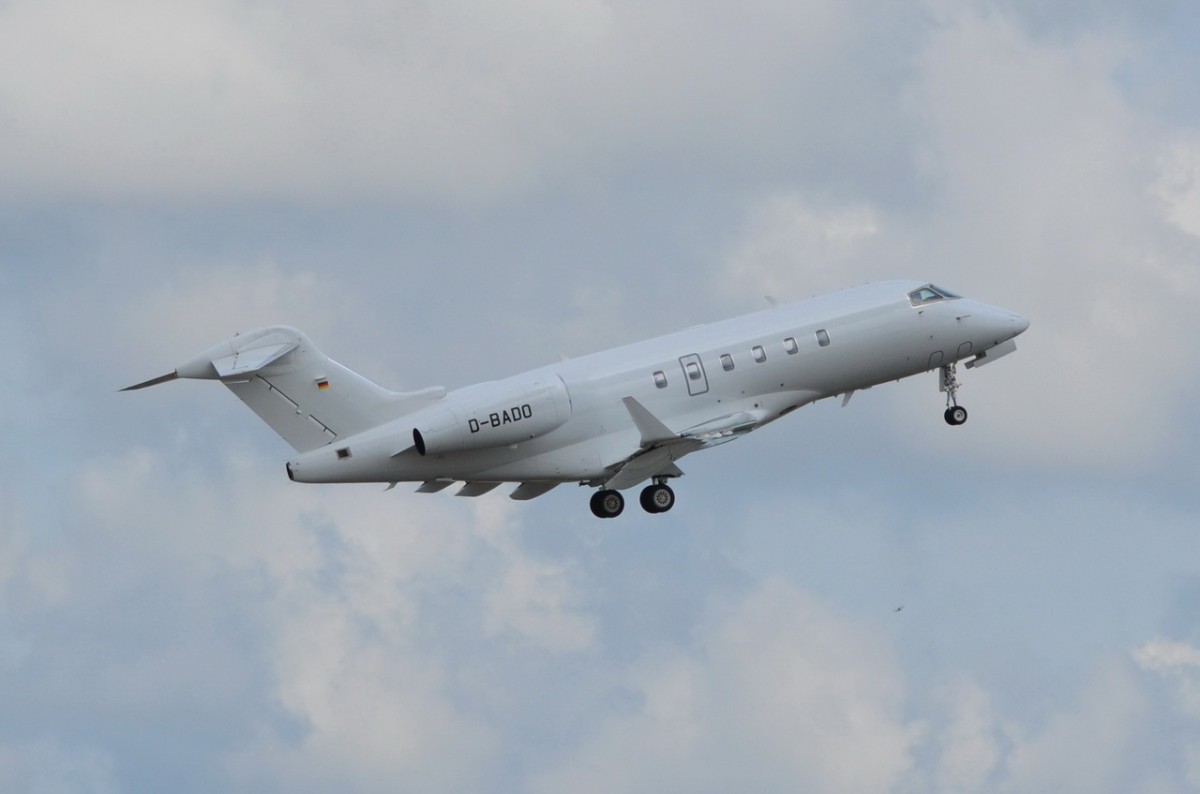 D-BADO Privat Bombardier BD-100-1A10 Challenger 300   gestartet in Tegel 26.06.2014