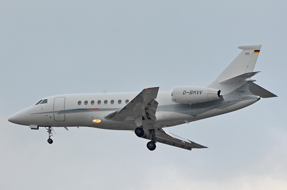 D-BMVV Private Dassault Falcon 2000EX   in Tegel beim Anflug am 25.02.2015