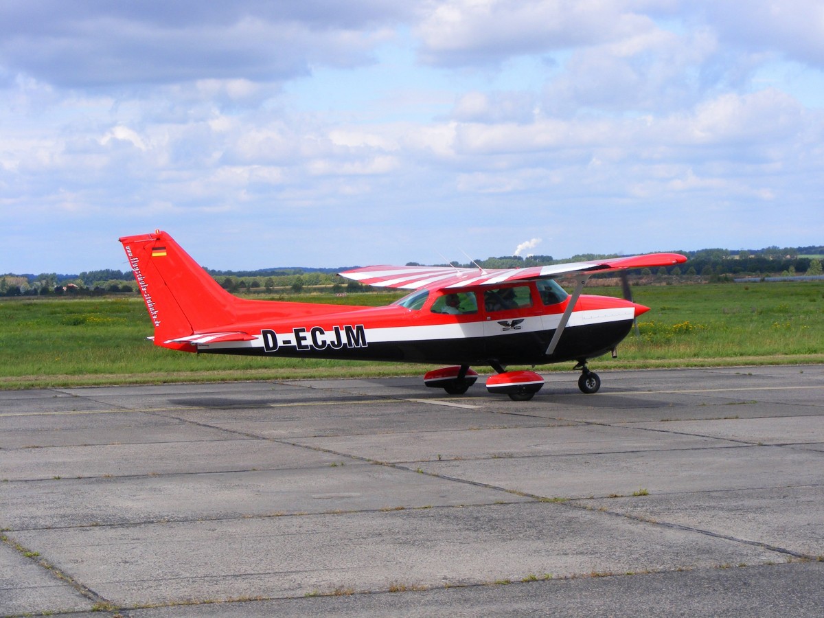 D-ECJM, Cessna 172P Skyhawk, Flugschule Stahnke, Leipzig-Altenburg Airport (EDAC), 5.9.2015
