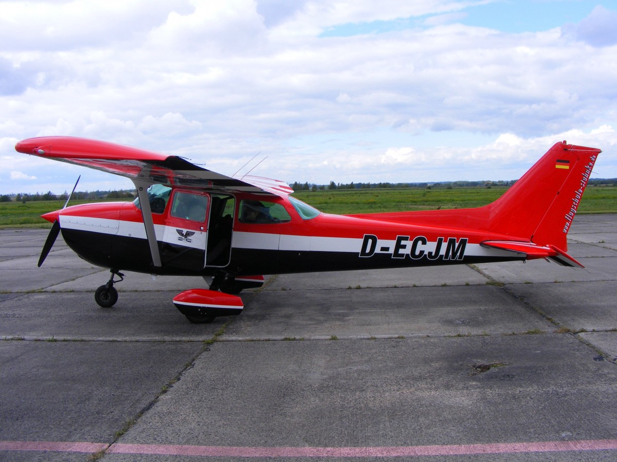 D-ECJM, Cessna 172P Skyhawk, Leipzig-Altenburg Airport, 5.9.2015