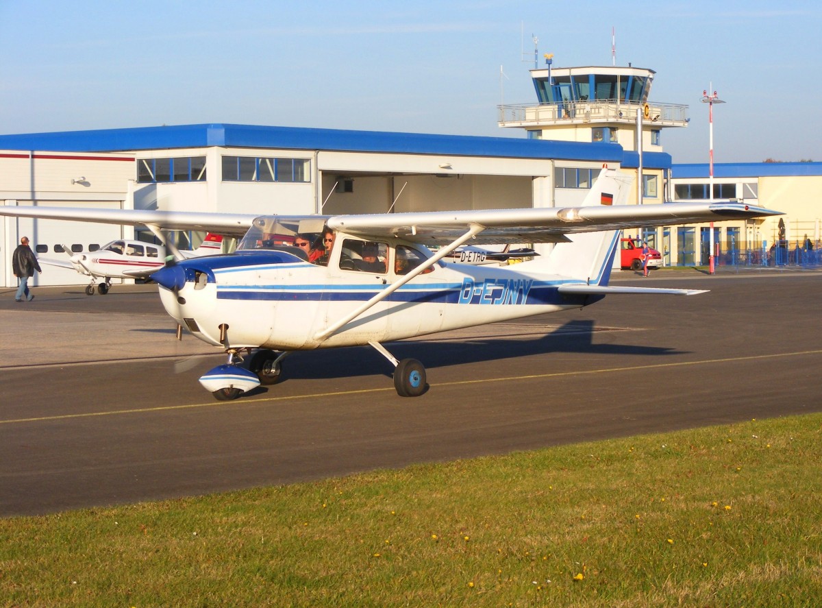 D-EJNY, Cessna 172 (Skyhawk), Flugplatz Gera (EDAJ), 31.10.2015