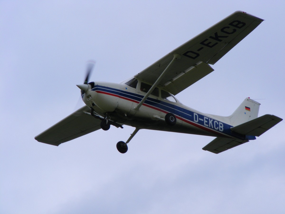 D-EKCB, Cessna 172N Skyhawk, gestartet in Gera (EDAJ) am 14.5.2015