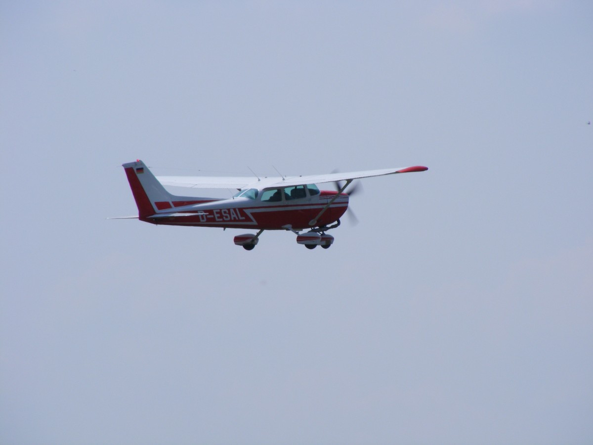 D-ESAL, Cessna 172 Skyhawk, gestartet in Gera (EDAJ), 3.7.20135