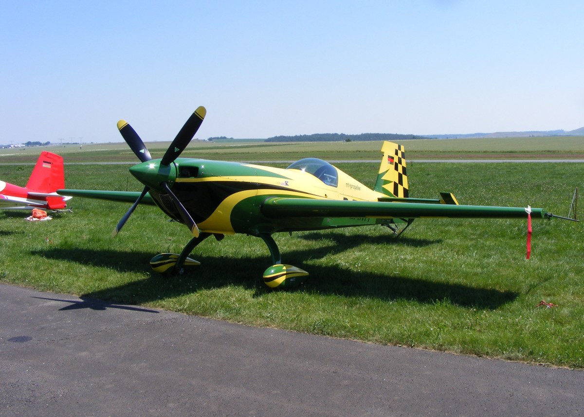 D-EXMT, Extra 330SC, Flugplatz Gera (EDAJ), 2.7.2015