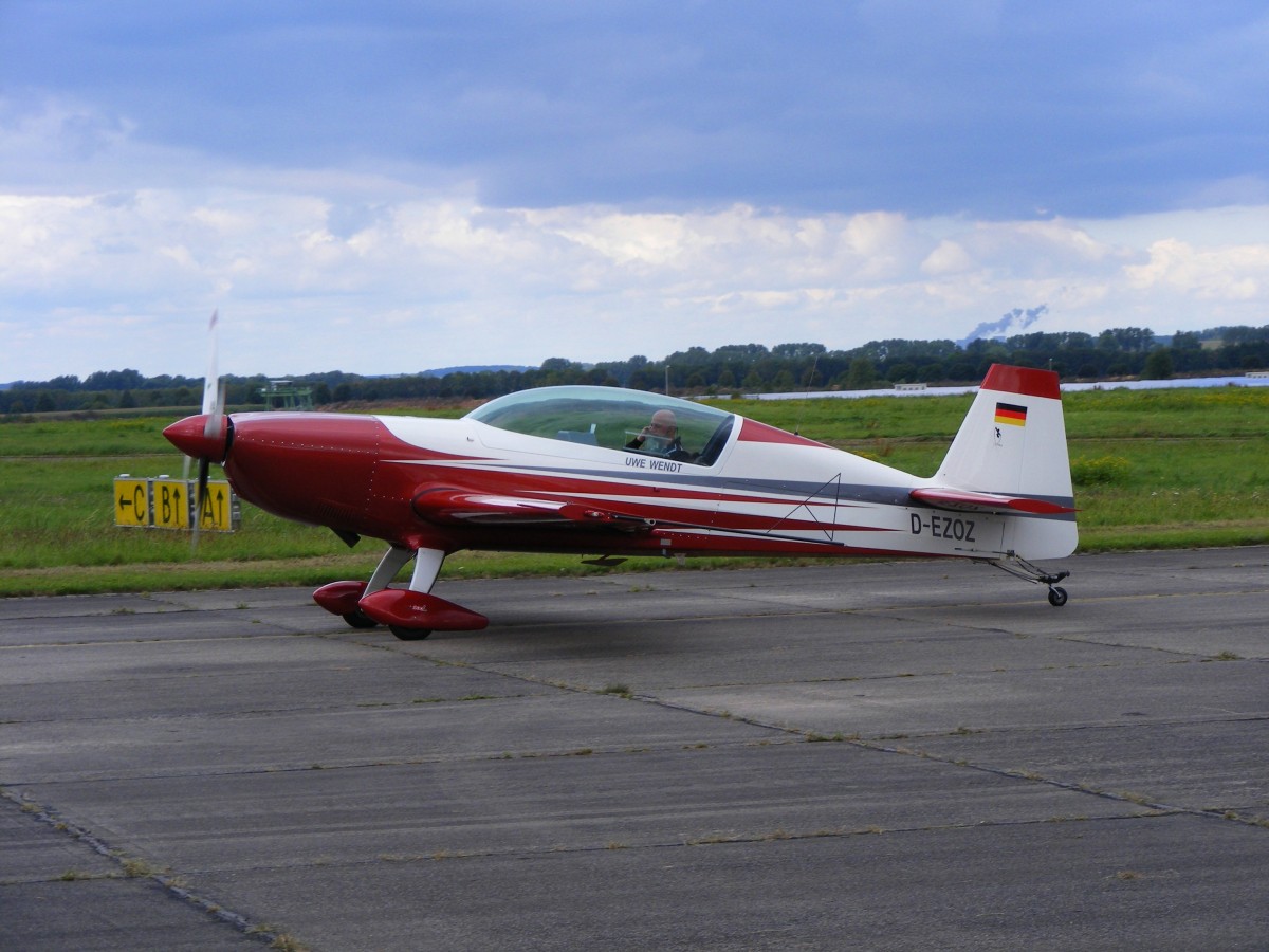 D-EZOZ, Extra 300L, Flugplatz Altenburg Nobitz (EDAC), 5.9.2015