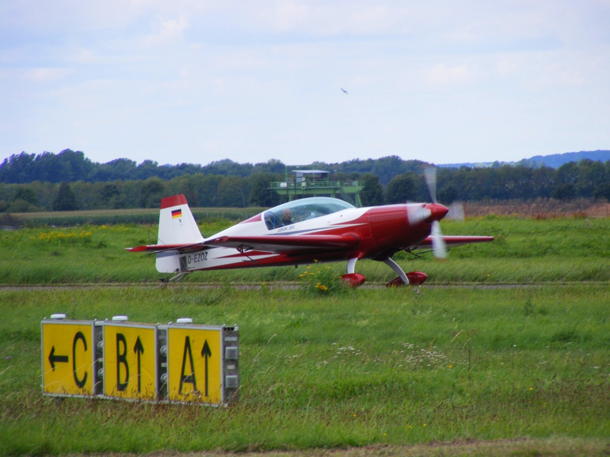 D-EZOZ, Extra 300L, Leipzig-Altenburg Airport (EDAC), 5.9.2015