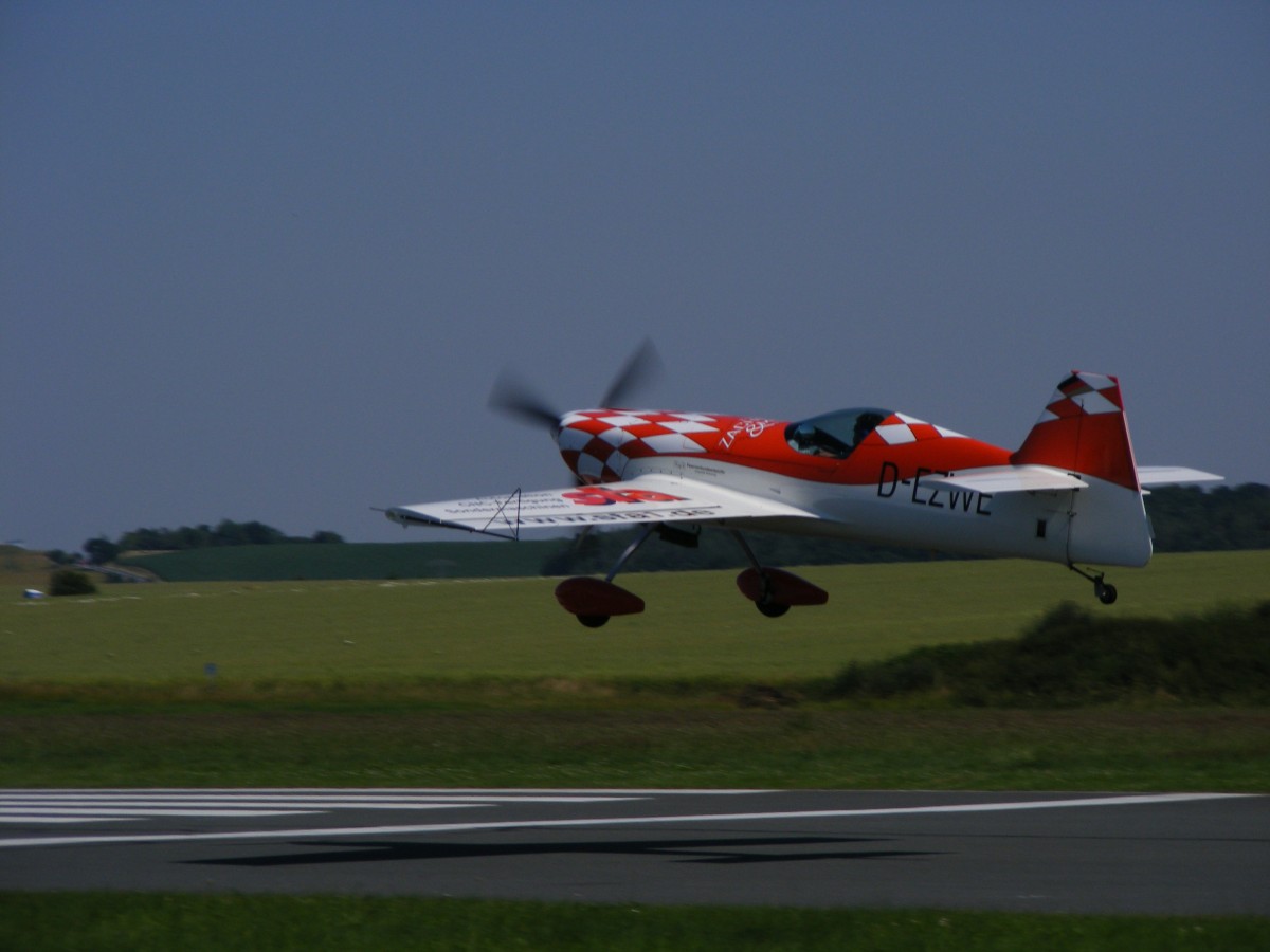 D-EZWE, Giles 202, bei der Landung in Gera (EDAJ), am 2.7.2015
