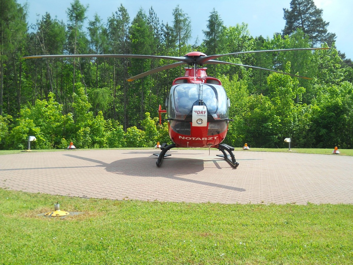 D-HDRS, EC-135 P2i, Christoph 60 von DRF-Luftrettung, SRH Waldklinikum Gera am 22.5.2015