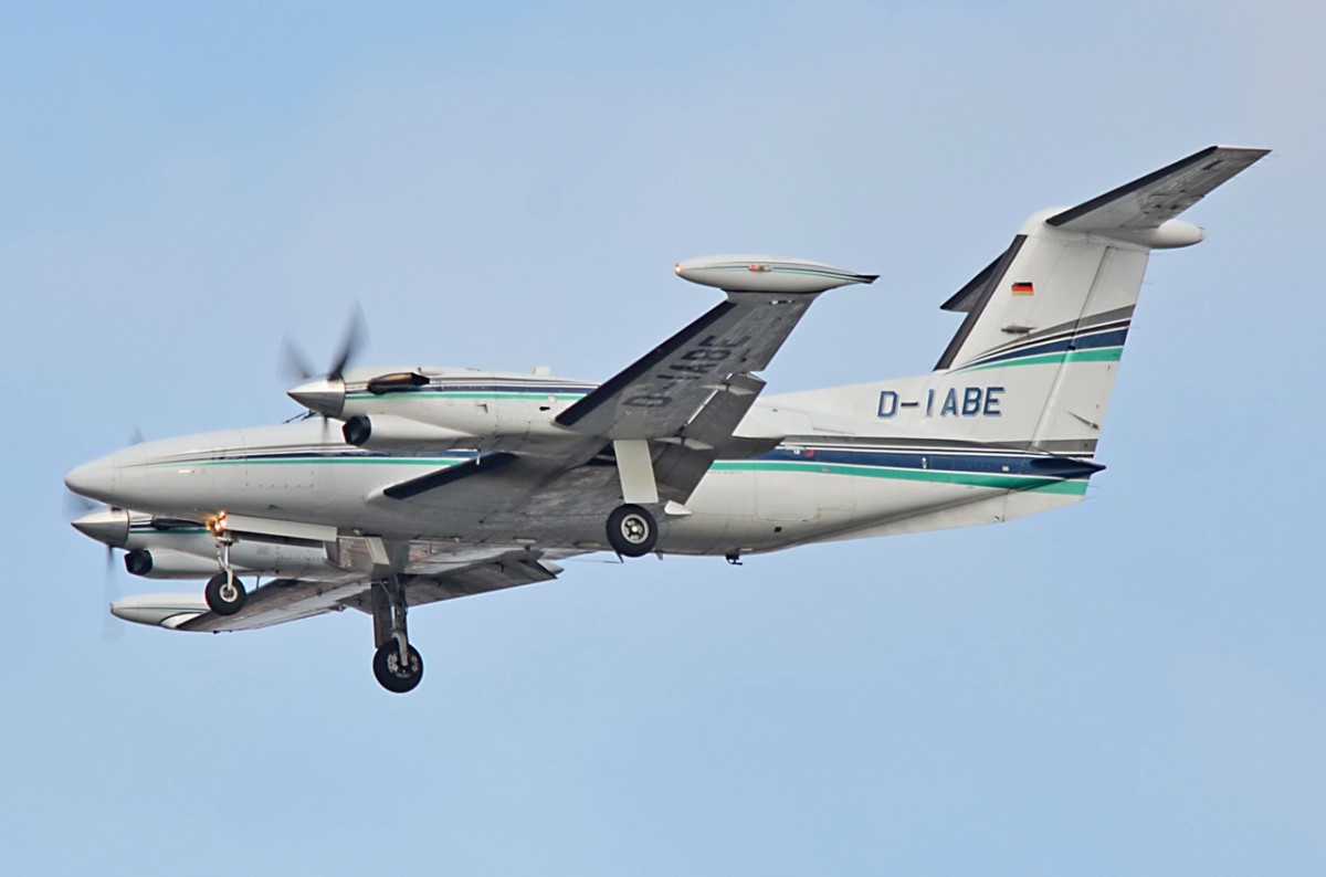 D-IABE Private Piper PA-42-720 Cheyenne IIIA   in Tegel beim Anflug am 25.02.2015