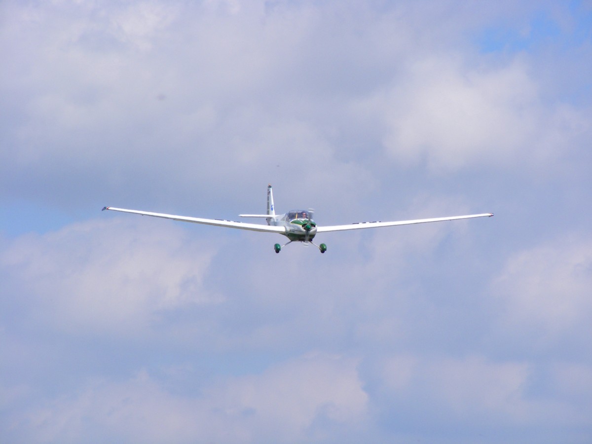 D-KASZ, Scheibe C-Falke, im Endanflug auf den Flugplatz Gera (EDAJ) am 14.5.2015