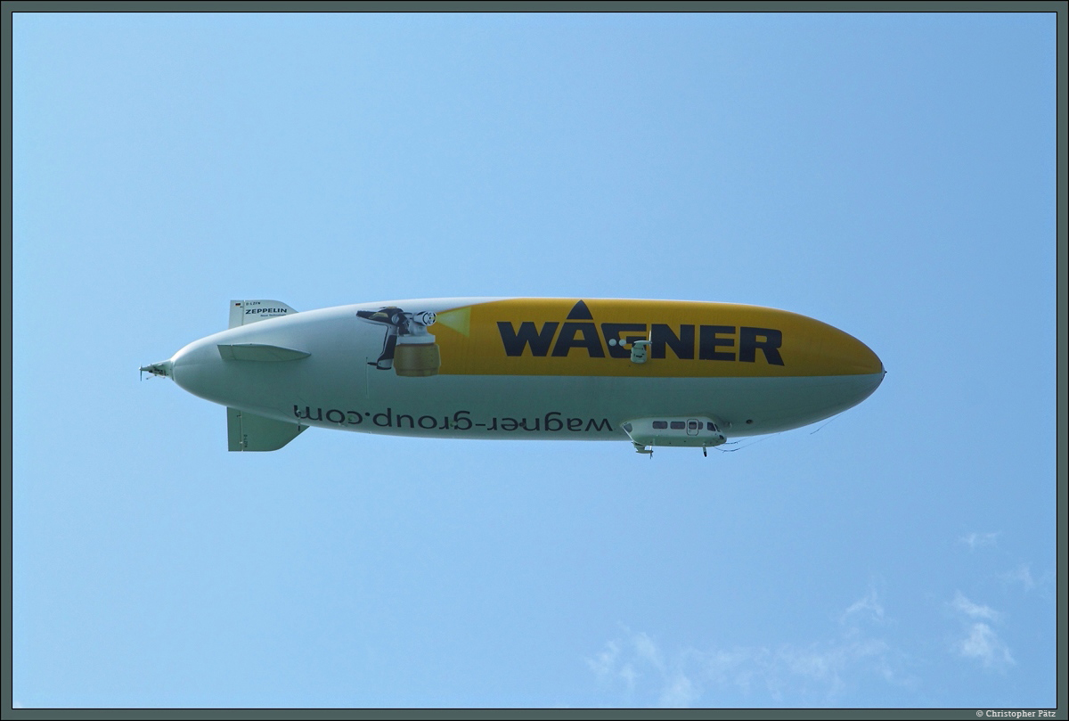 D-LZFN, ein Zeppelin NT, beim Flug über den Bodensee am 10.08.2014.