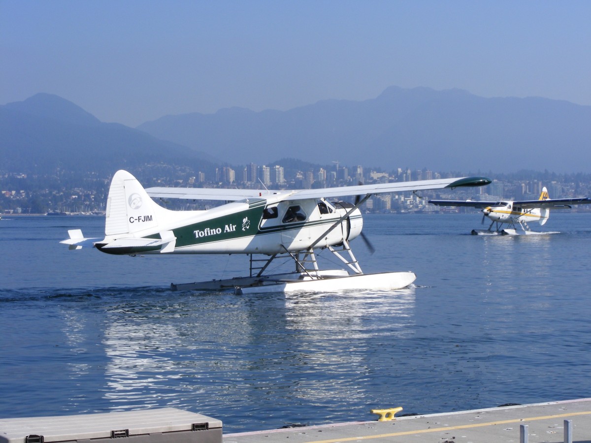 De Havilland DHC-2 Beaver C-FJIM von Tofino Air auf dem Weg zum Start in Vancouver (CXH) am 13.9.2013