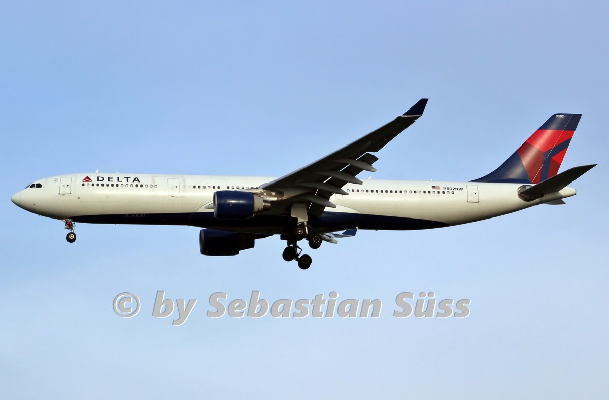 Delta Air Lines A330-300 N802NW @ AMS. 30.4.14