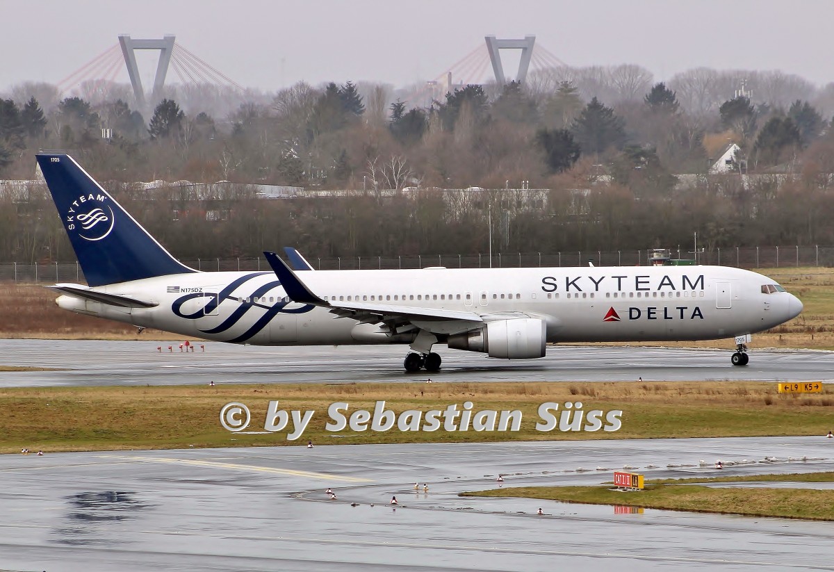 Delta Air Lines B767-300ER/WL N175DZ with Skyteam livery is lining up on rwy 05R for departure back to Atlanta. 28.1.15
