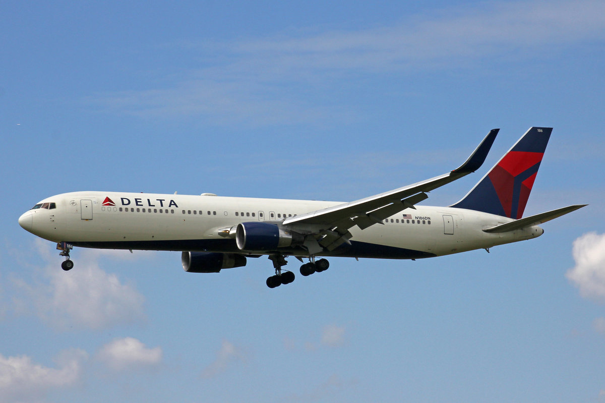 Delta Air Lines, N186DN, Boeing 767-332ER, 09.Juli 2016, ZRH Zürich, Switzerland.