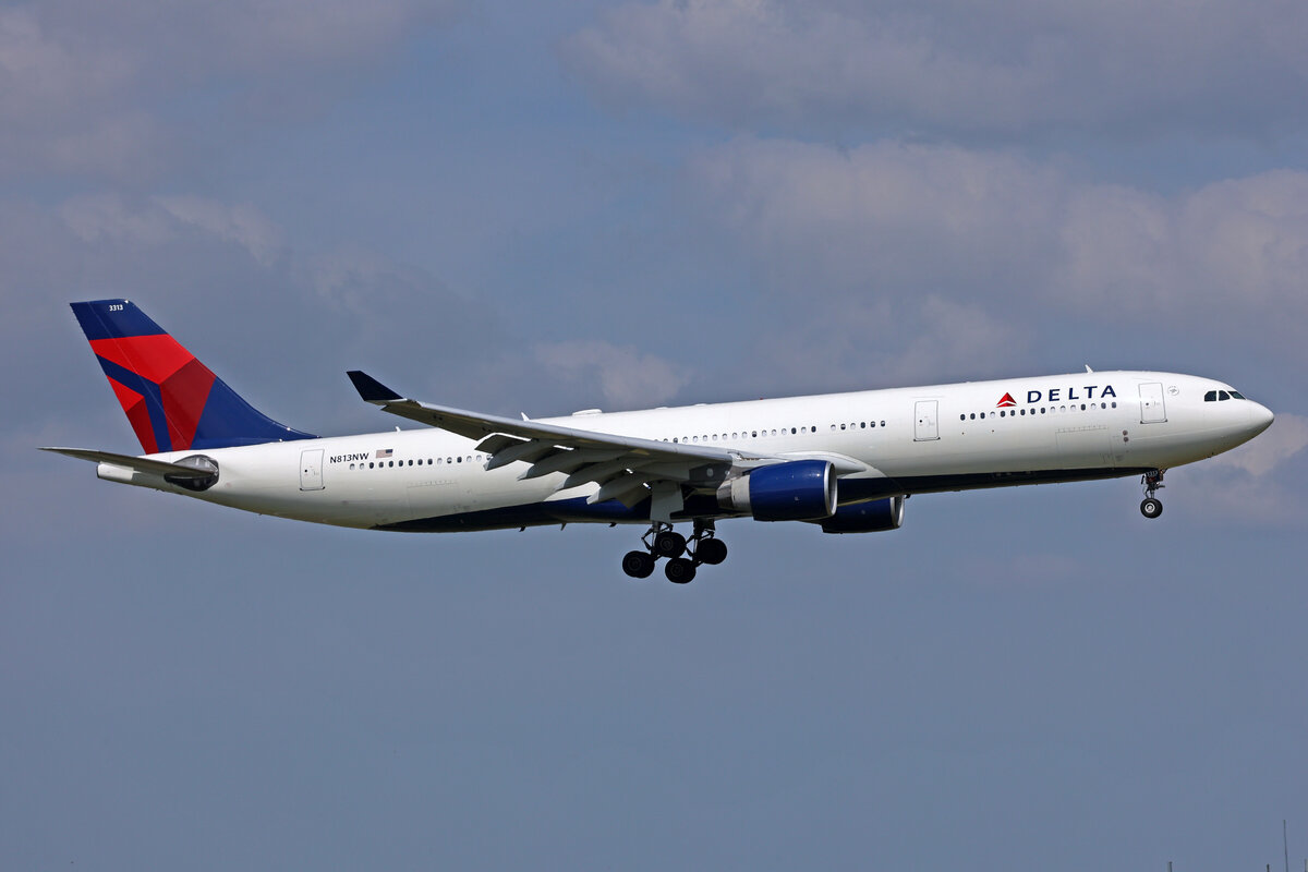 Delta Air Lines, N813NW, Airbus A330-323X, msn: 799, 19.Mai 2023, AMS Amsterdam, Netherlands.